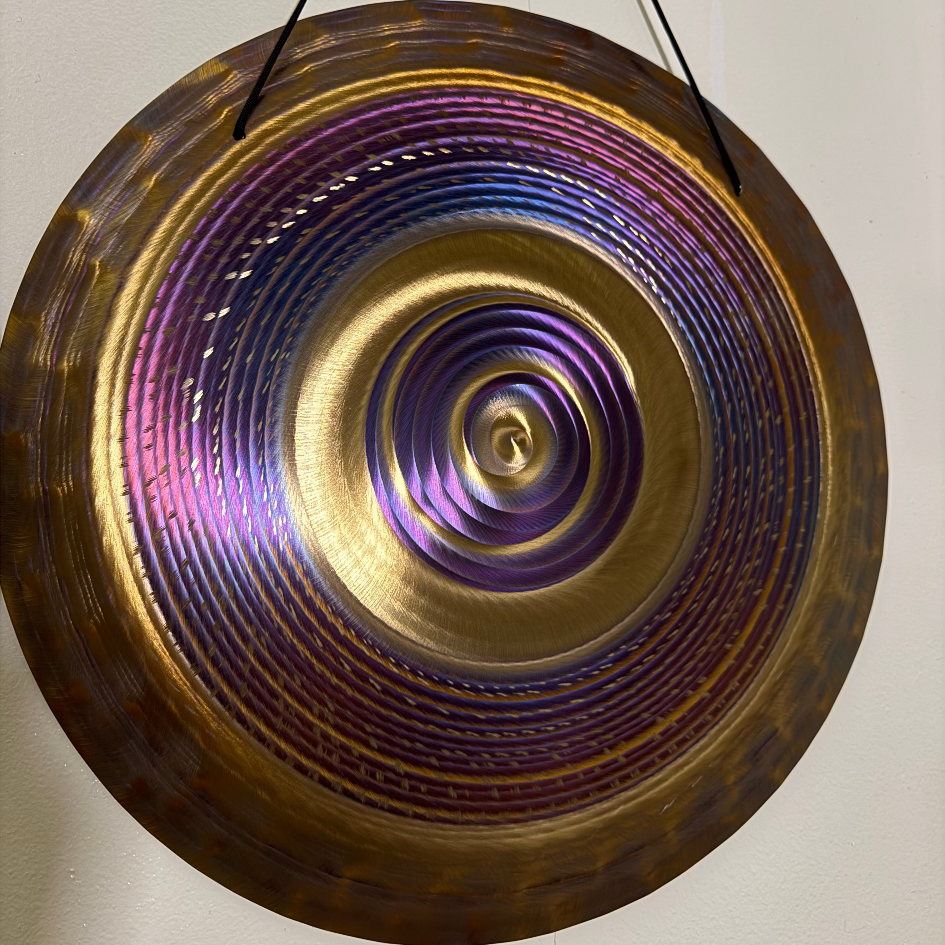Grotta Sonora - 19”/48cm Handheld Gong  (Purple & Gold)