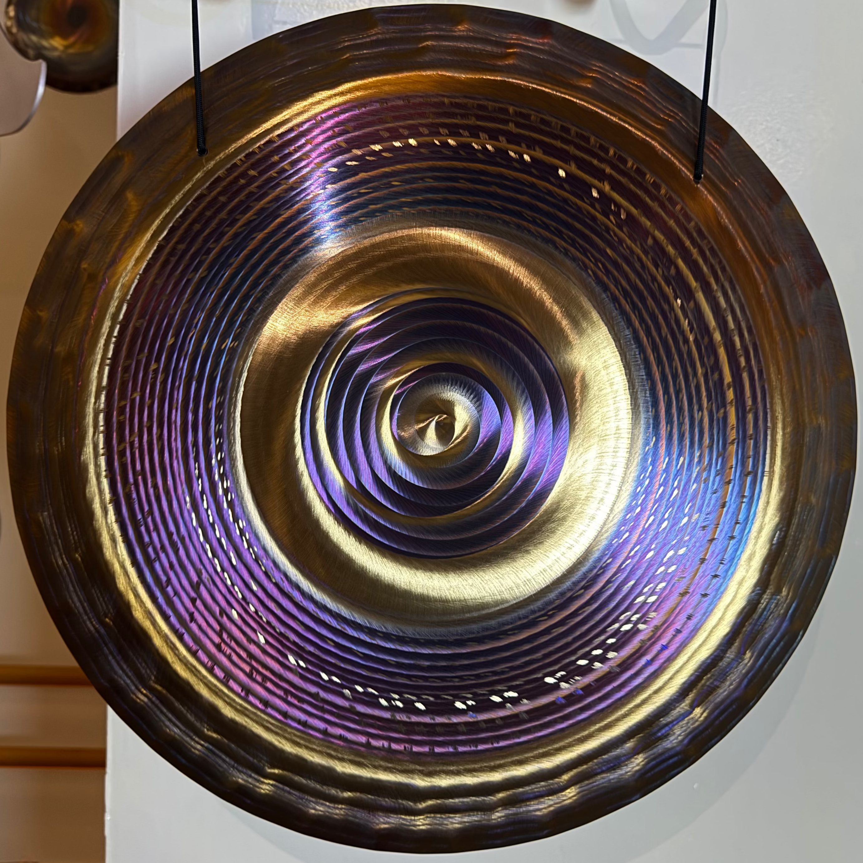 Grotta Sonora - 19”/48cm Handheld Gong  (Purple & Gold)