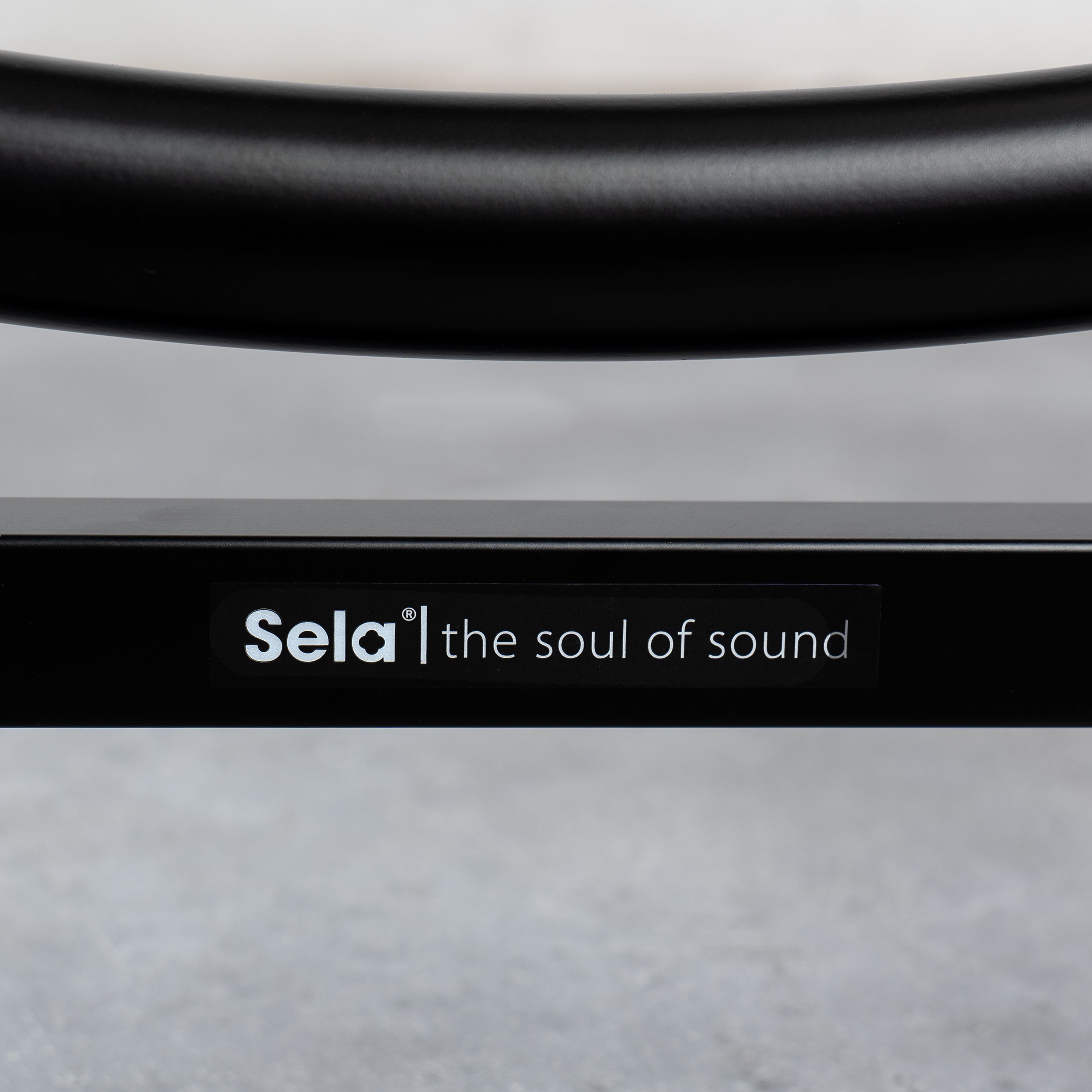 Sela SEGOSTR1 Round Gong Stand - in use